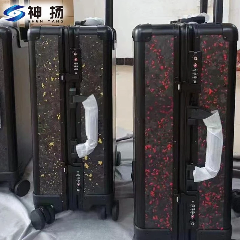 4 china Carbon fiber luggage supplier